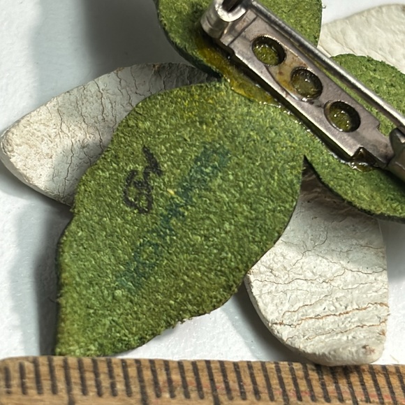 Vintage leather brooch - Picture 5 of 5
